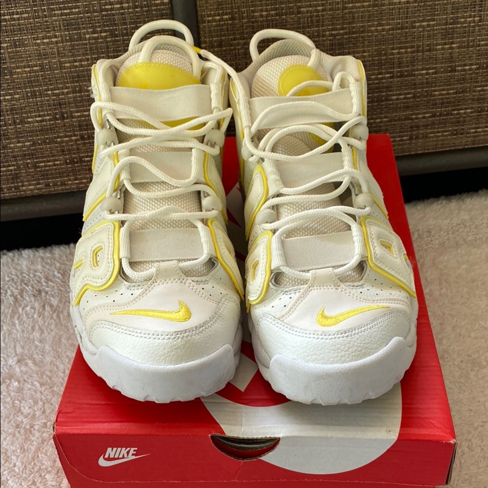 Nike White and Yellow Sneakers Retro Basketball Style
